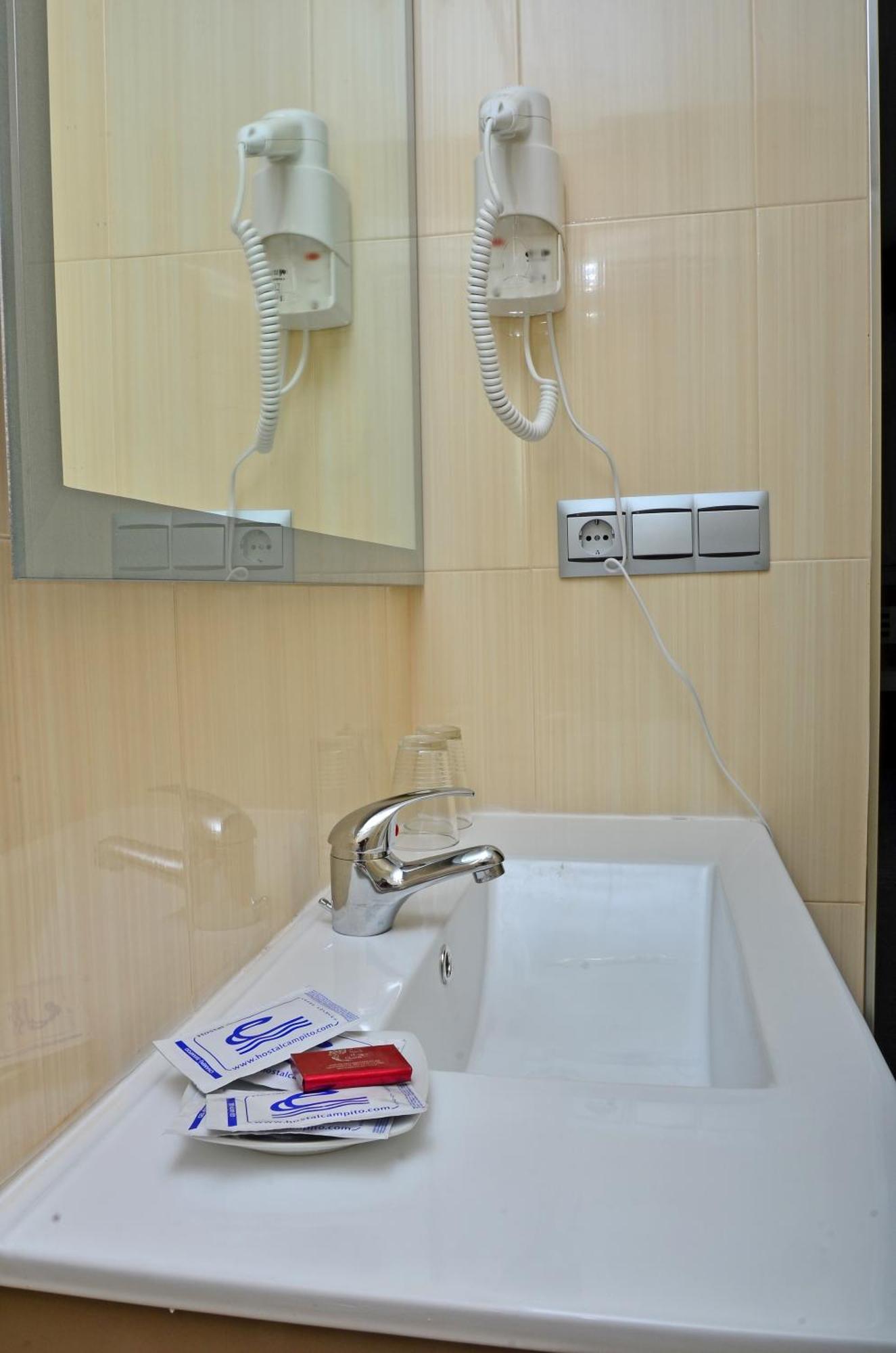 Hostal Campito Коніль-де-ла-Фронтера Номер фото